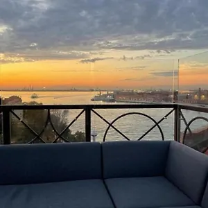  Appartement The Penthouse And Rooftop-terrace At Molino Stucky Italie